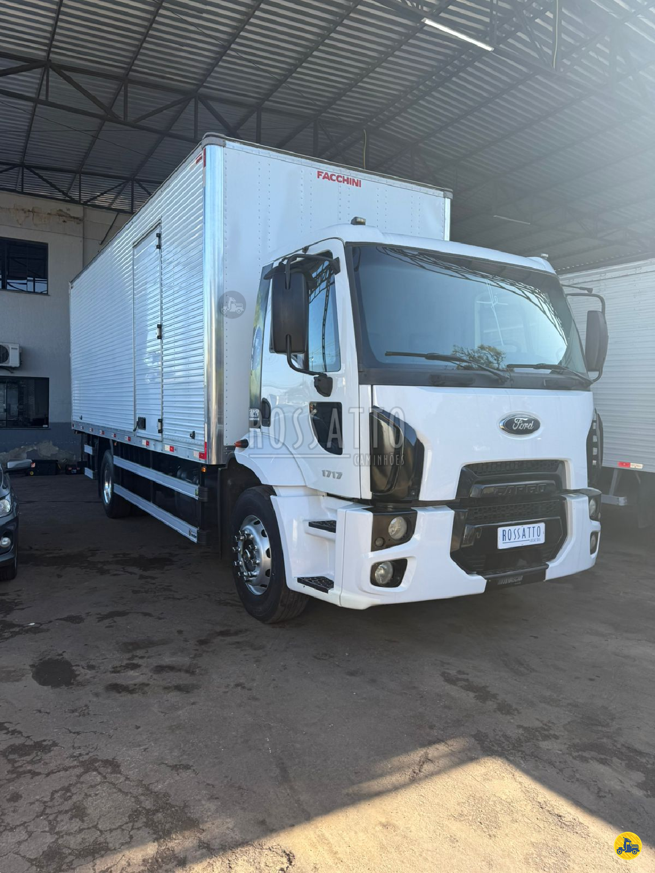 CAMINHAO FORD CARGO 1717 Baú Furgão Toco 4x2 Rossatto Caminhões PORTO ALEGRE RIO GRANDE DO SUL RS